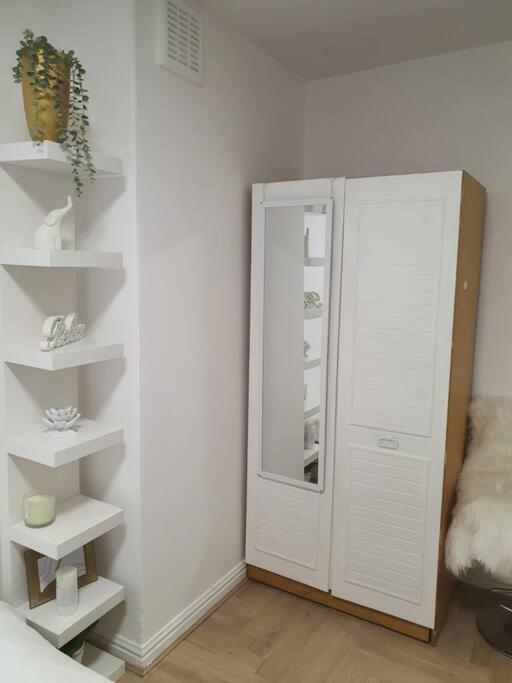 2 Bedroom Flat In Vauxhall, Лондон Екстер'єр фото
