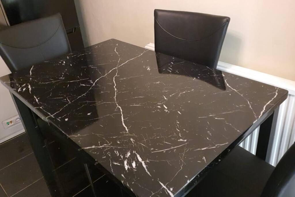 2 Bedroom Flat In Vauxhall, Лондон Екстер'єр фото