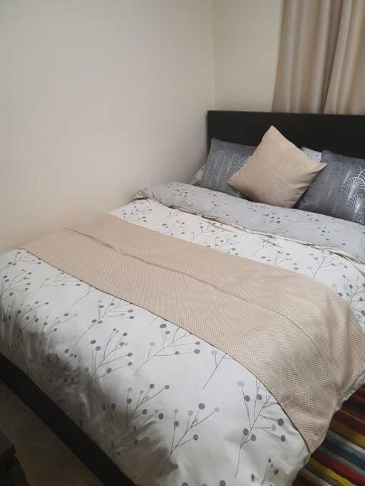 2 Bedroom Flat In Vauxhall, Лондон Екстер'єр фото